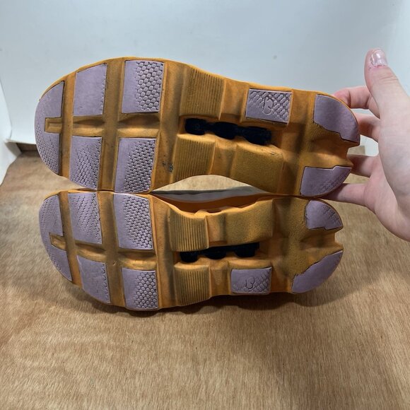 On Running Athletic Shoes in Cream and Orange - Picture 8 of 11